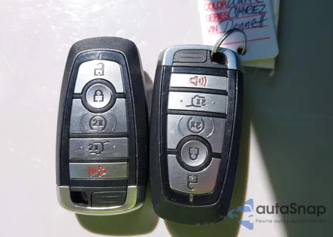 2020 Ford Escape Titanium z USA, uszkodzony, nr VIN 1FMCU9J98LUB15425